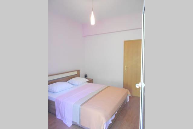 Holiday Home With Free Parking By The Beach Brela Quarto foto